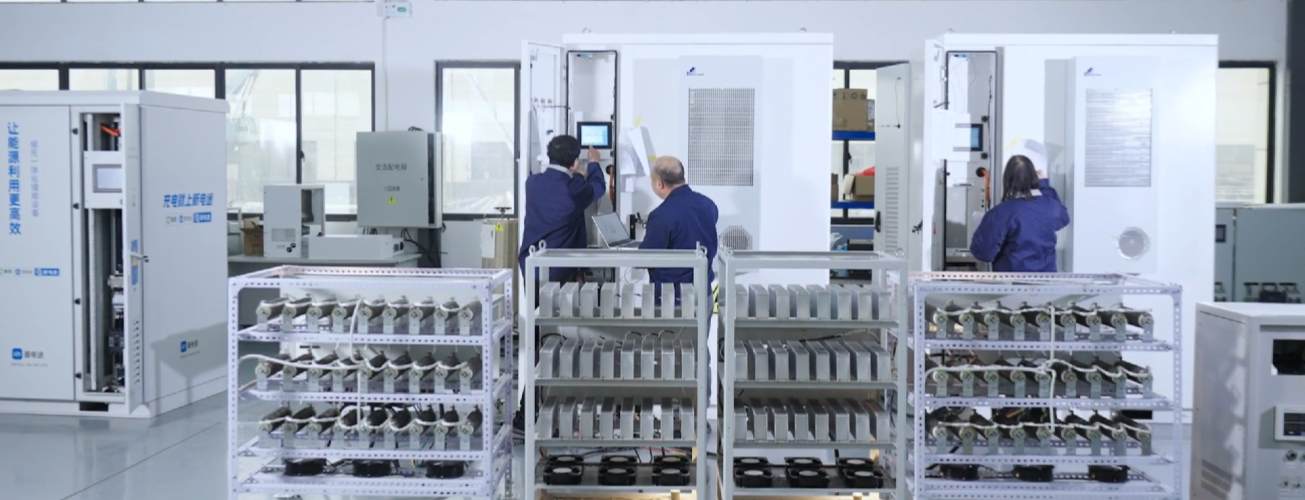 In GreenMore's energy storage system production workshop, engineers are assembling, debugging, and quality testing energy storage cabinets and battery modules.