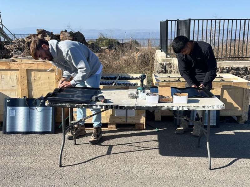 Technicians assembled photovoltaic tiles at the project site, demonstrating professional technical guidance and installation support for photovoltaic roof systems.