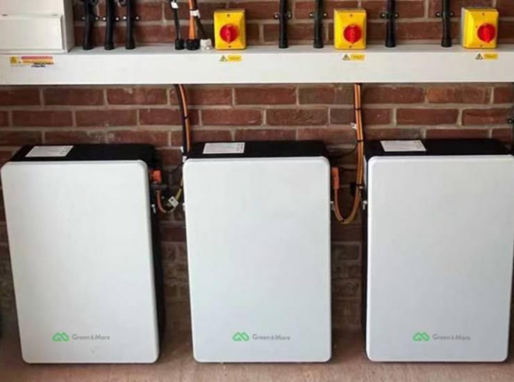 greenmore-home-solar-battery-storage-system-installation Ireland 10kW hybrid solar system with 15kWh lithium battery and all-black panels