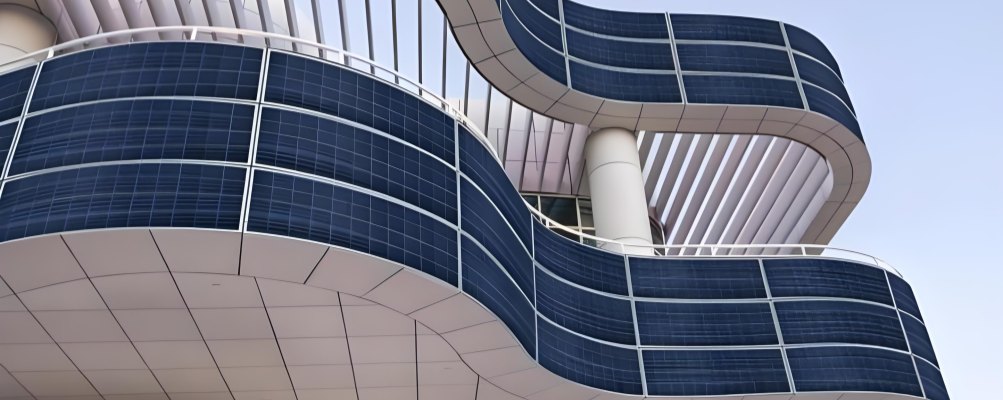 greenmore-curved-bipv-facade-solar-panel-installation A real-life view of curved photovoltaic modules installed on the modern streamlined building facade of GreenMore.
