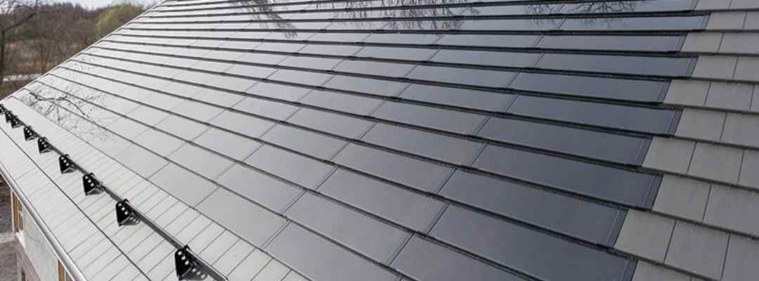 greenmore-flat-solar-roof-tile-pitched-roof GreenMore all-black flat solar tiles and ordinary roof tiles are evenly mixed and laid on a pitched roof. (Real scene)