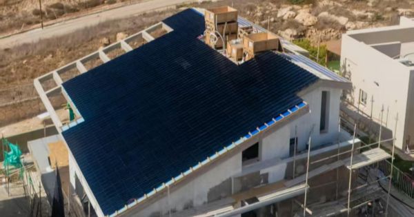 Middle East Residential BIPV Project: 432 Solar Tiles